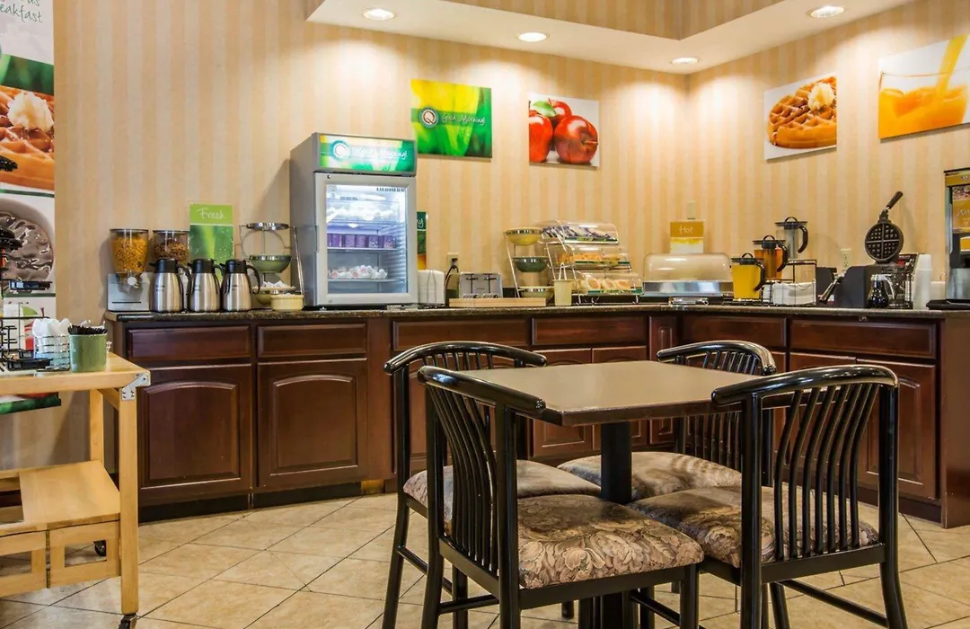 Econo Lodge Glens Falls - Lake George-1